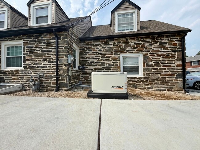 Building Photo - Stunning Home in Rolling Green Neighborhood of Springfield Township. Available in Mid-September!