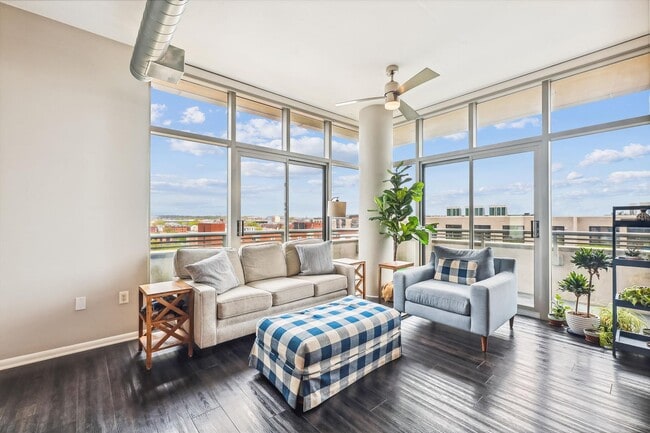 Photo - HUGE 10th Floor Luxury 2 Bed, 2 Full Bath ...