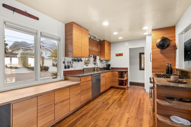 Photo - 541 Tarento Dr