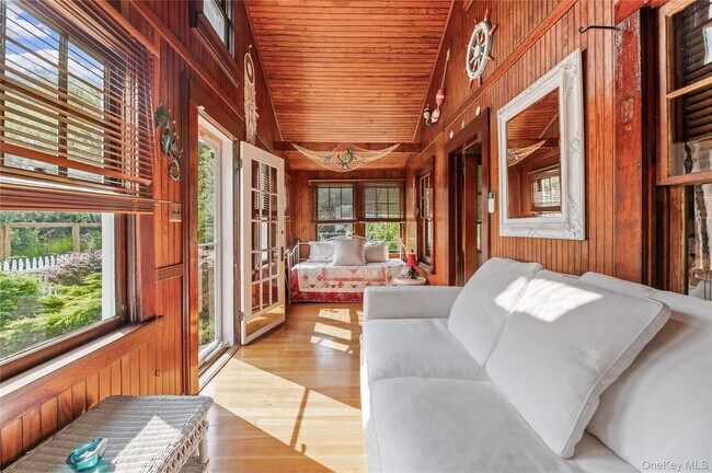 40 Bungalow Ln