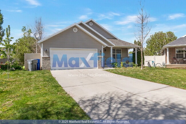 Photo - LEASE SPEICAL: $500 OFF!! Saratoga Springs - Harvest Hills - 5 Bedroom 3 Bath - Pet Friendly