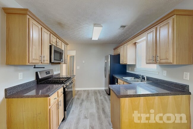 Photo - 9598 Lakeview Cir