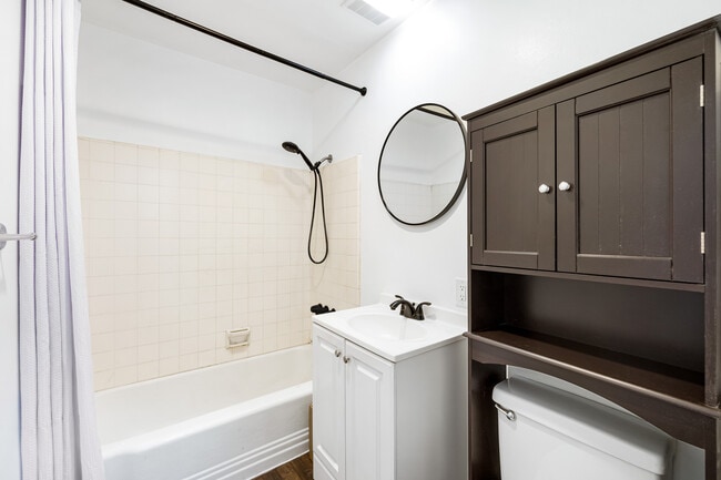 Photo - 790 N Shattuck Pl Unit Shattuck