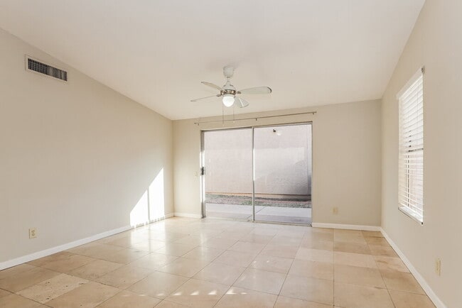 Photo - 2007 N Villas Ln