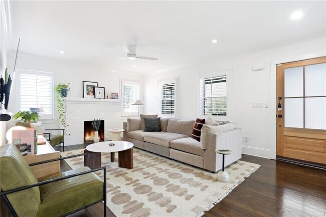 Photo - 496 Shannon Dr SW