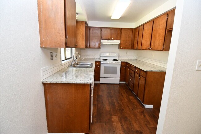 Photo - 936 SE Sharon Ave