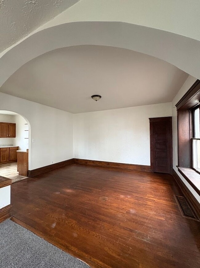 Photo - Large 4 bedrooms 2 full bathroom home for rent