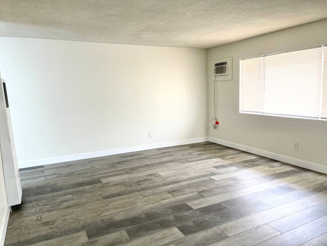 Photo - 319 S Alessandro St Unidad B