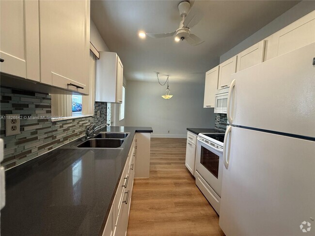 Building Photo - 2222 Jackson St Unit 9E Rental