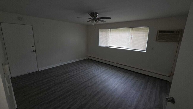 Photo - 14605 Des Plaines St
