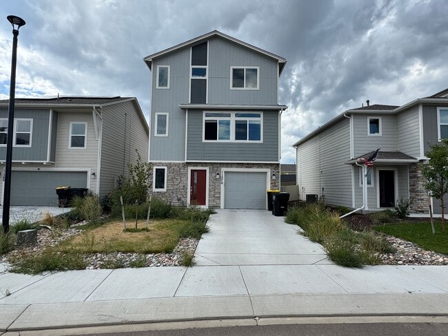 Building Photo - Stylish 3-Bedroom Home Near Military Bases...