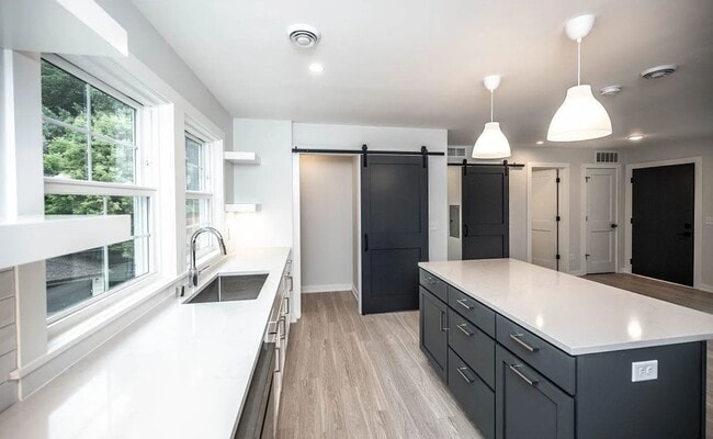 Photo - 4326 Harriet Ave