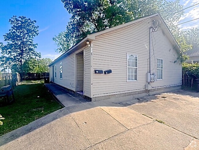 Building Photo - 1326 W Huntington Ave Unit B Rental