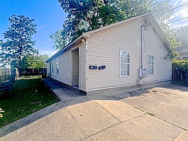 Photo - 1326 W Huntington Ave Apartment Unit B
