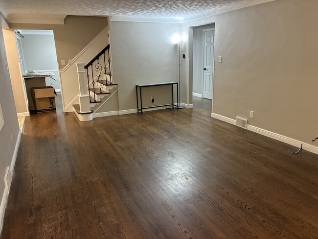 Photo - 146 Westward Ho Dr