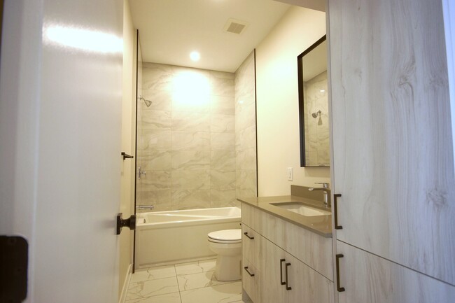 Photo - 1353 Gosset St