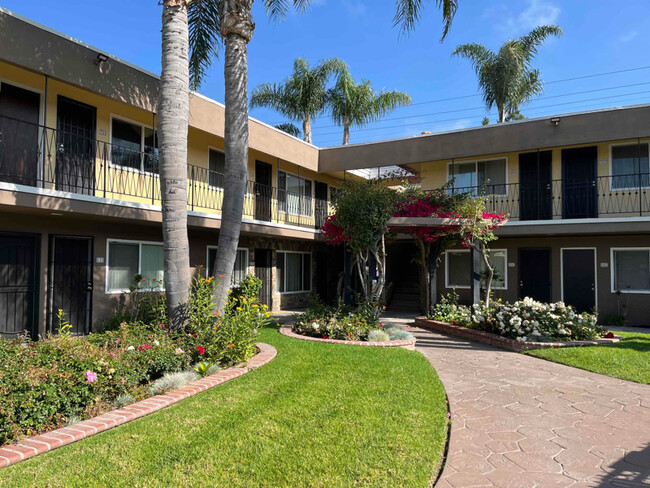 Building Photo - 4020 Rosecrans Ave Rental