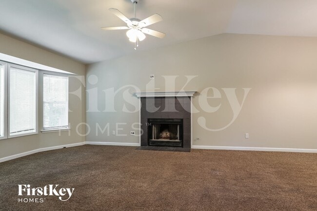 Photo - 1121 Danube Trail NE