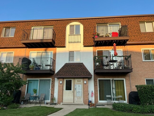 Building Photo - 9482 Bay Colony Dr Unit 3N
