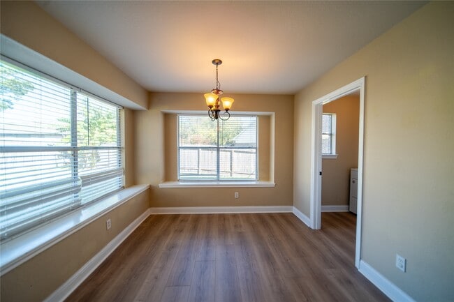 Building Photo - 10723 Scenic Dr