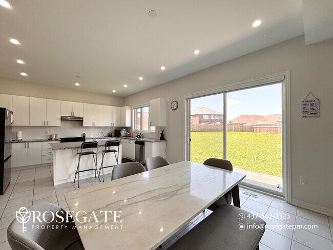 Photo - Luxury 4-Bedroom Upper-Level Home with Garage & 5 Parking – Innisfil Unit 1