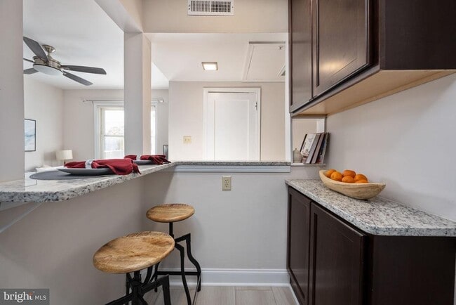 Photo - 620 Kenmore Ave Unidad 1