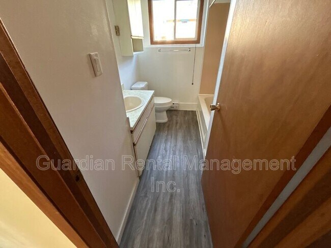 Photo - 39 Kingsway Dr Unit Apartment 1
