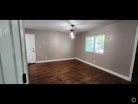 Building Photo - 512 N Spring Cir Rental