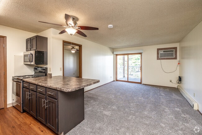 2BR, 2BA - 850 SF