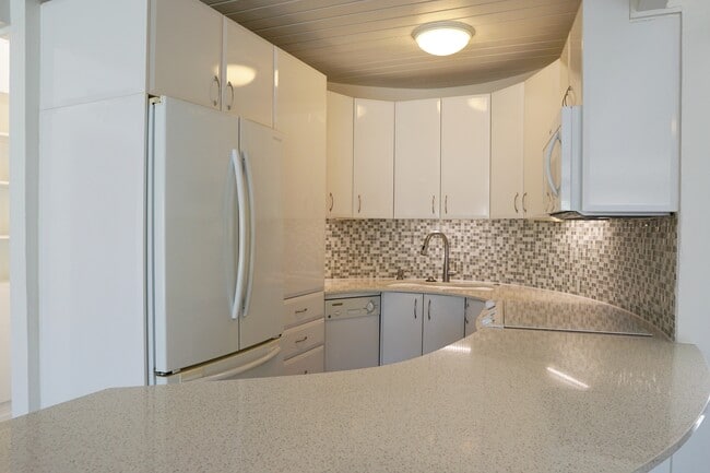 Photo - 471 Sandpiper St