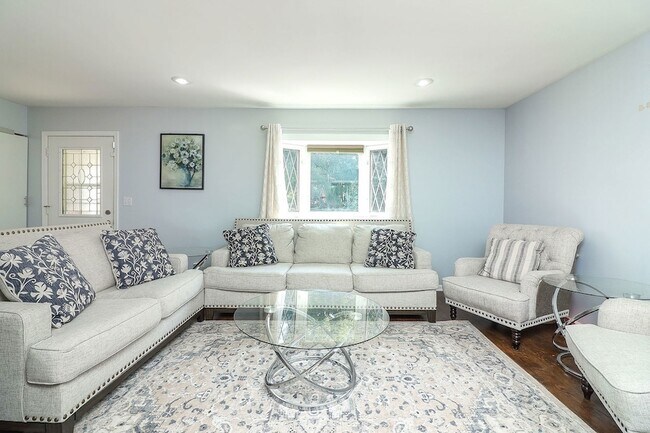 Photo - 812 W Appletree Ln