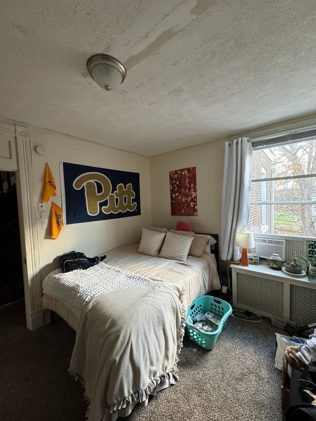 Photo - Pitt Student Housing – Spacious 5-Bed, 2-B...
