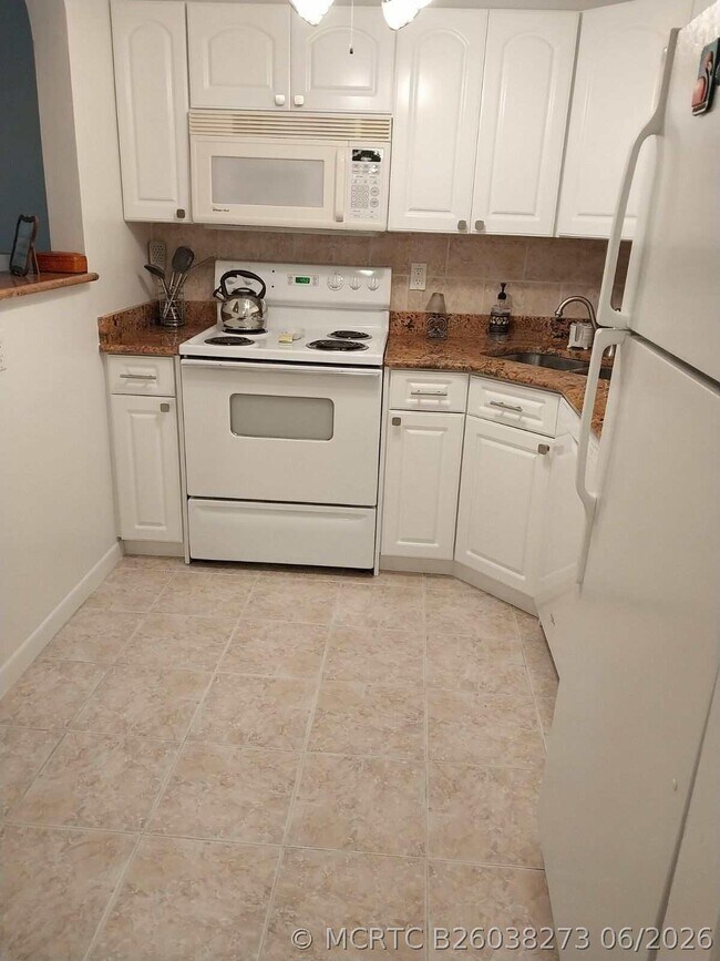 640 Snug Harbor Dr Unit F3