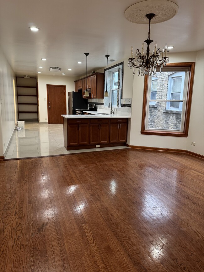 Building Photo - 6140 N Mozart St Unit 3