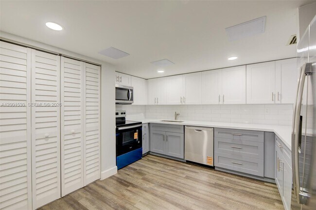 Photo - 565 NW 97th Ave