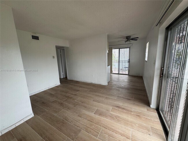 Photo - 1126 SW 3rd St Unit 3