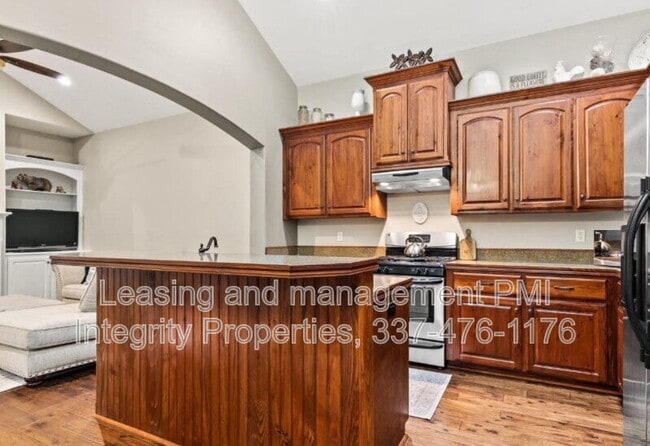 Photo - 303 Chimney Rock Blvd