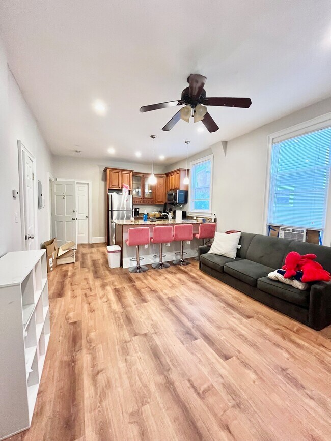 Photo - 719 Parker St