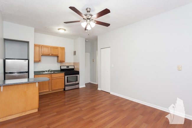 Photo - 4555 N Malden St