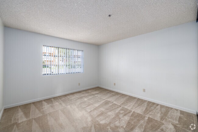 1BR, 1BA - 800SF - Bedroom