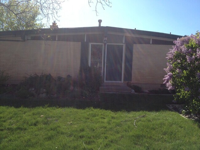 Photo - 797 N Fairfield Rd