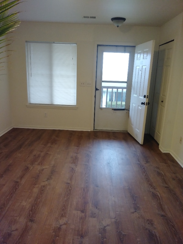 Building Photo - 1868 N Main St