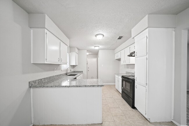 Photo - 303 Hearthside Cir
