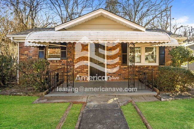 Building Photo - 206 E Crovat St