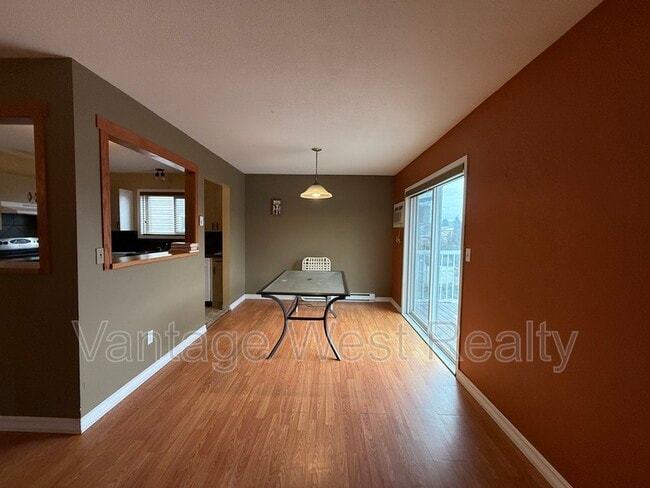 Photo - 255-255 Nickel Rd