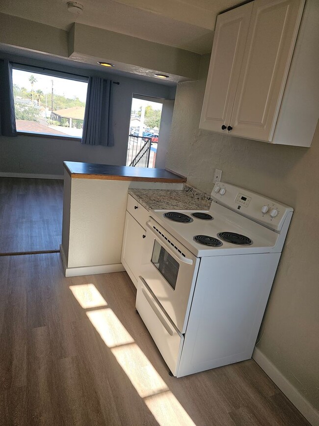 Photo - 1 BR 1 BATH FULL REMODEL UPPER UNIT FREE RENT OAC