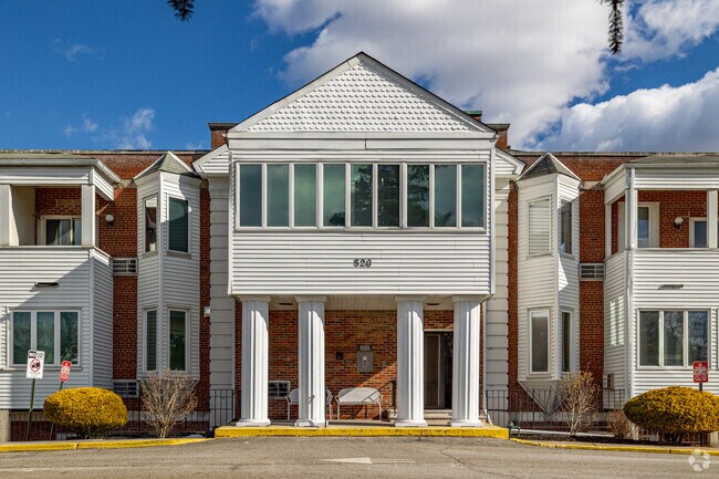 Entrance - Crestwood Park Condominiums