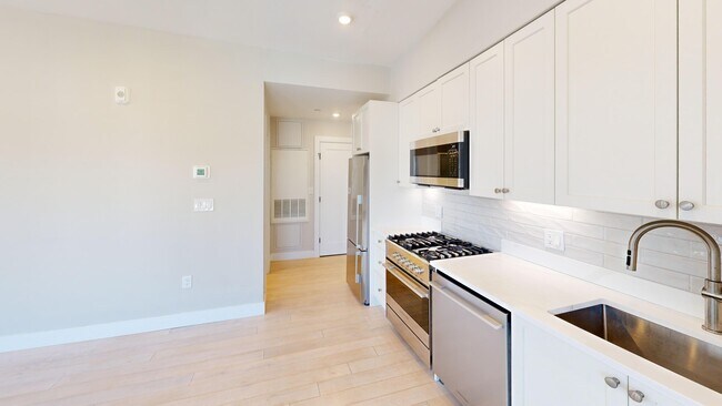 Photo - 196 Green St