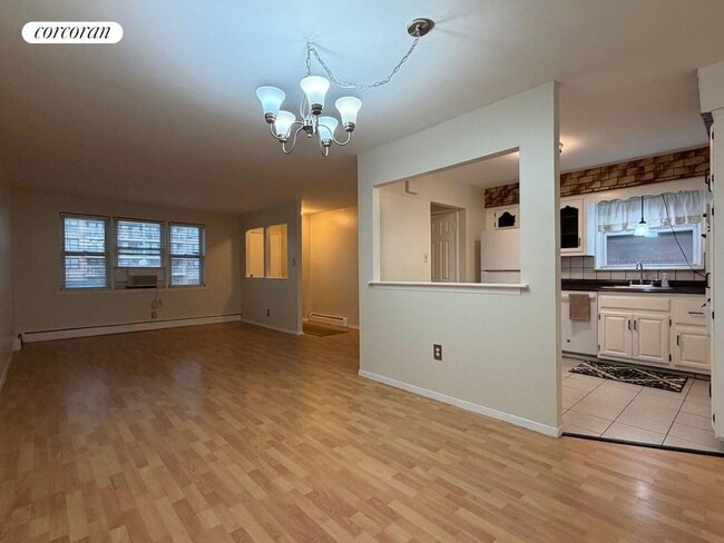 Photo - 2735 Cropsey Ave