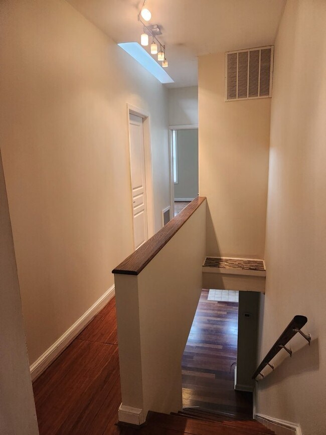 Photo - 3207 Fleet St